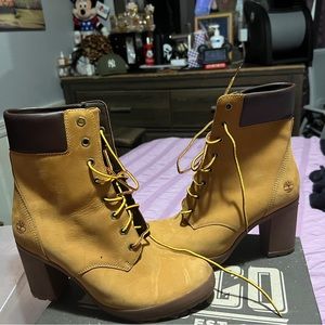 Timberland size 10 gently worn